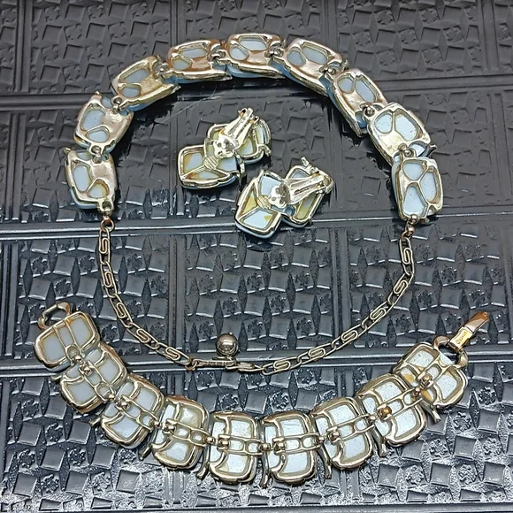 Chic Silver and Blue Necklace Set